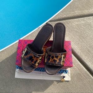 Tory Burch Patent Leather Tortoise Slides (Size 7.5)